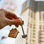 Купить квартиру по IT ипотеке и работать на удалёнке: какие риски для заёмщика и что учитывает банк