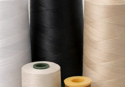 Швейные нитки в промышленной намотке: бобины против катушек для крупного производства